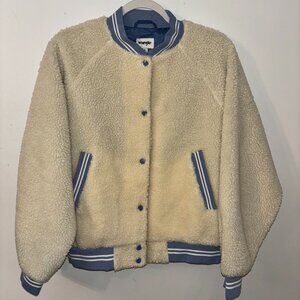 Cozy and stylish XL Wrangler Sherpa Fleece Jacket in excellent condition